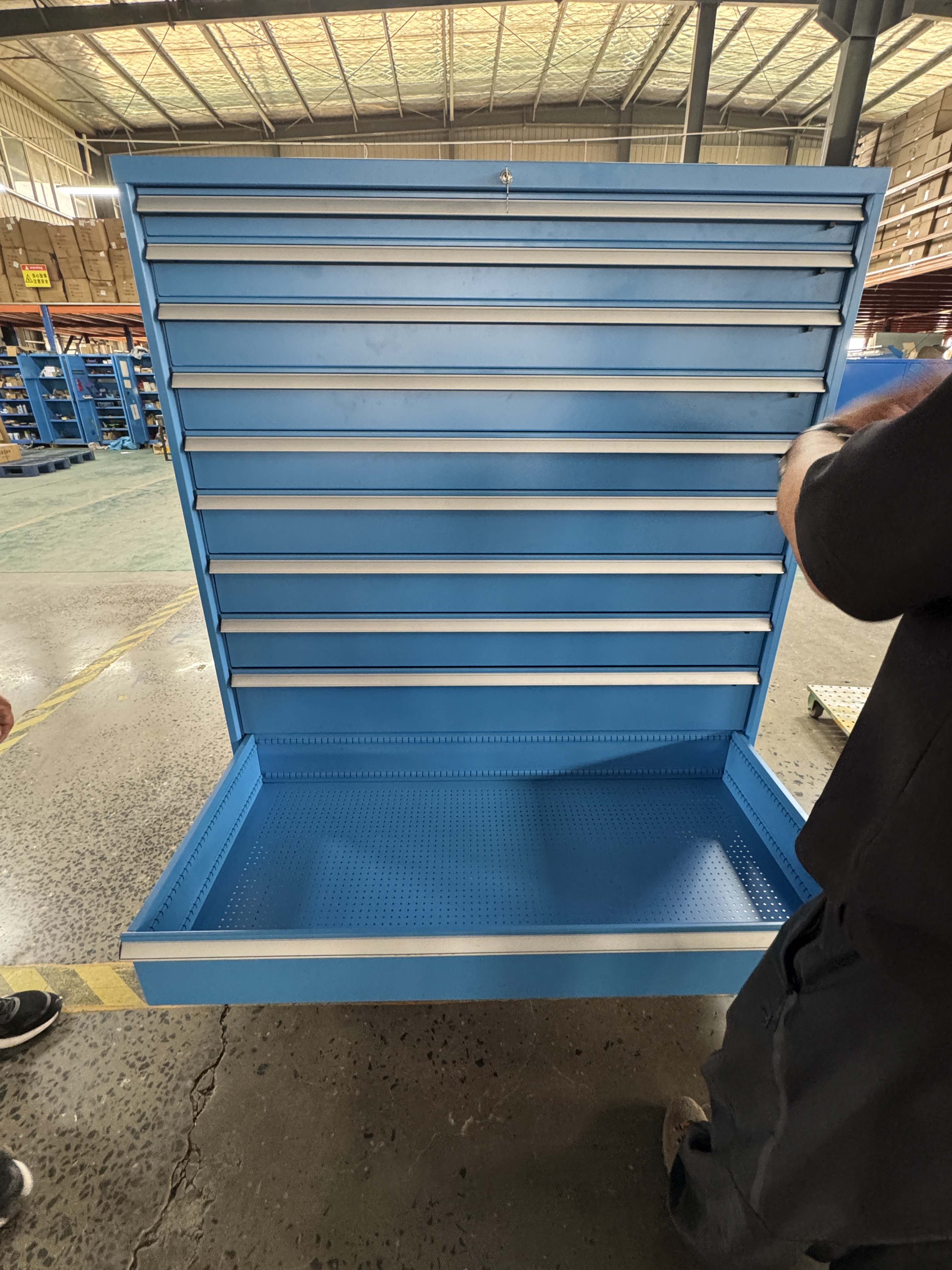 From Factory to Europe:How We Delivered Custom Tool Cabinet Samples with Precision Service